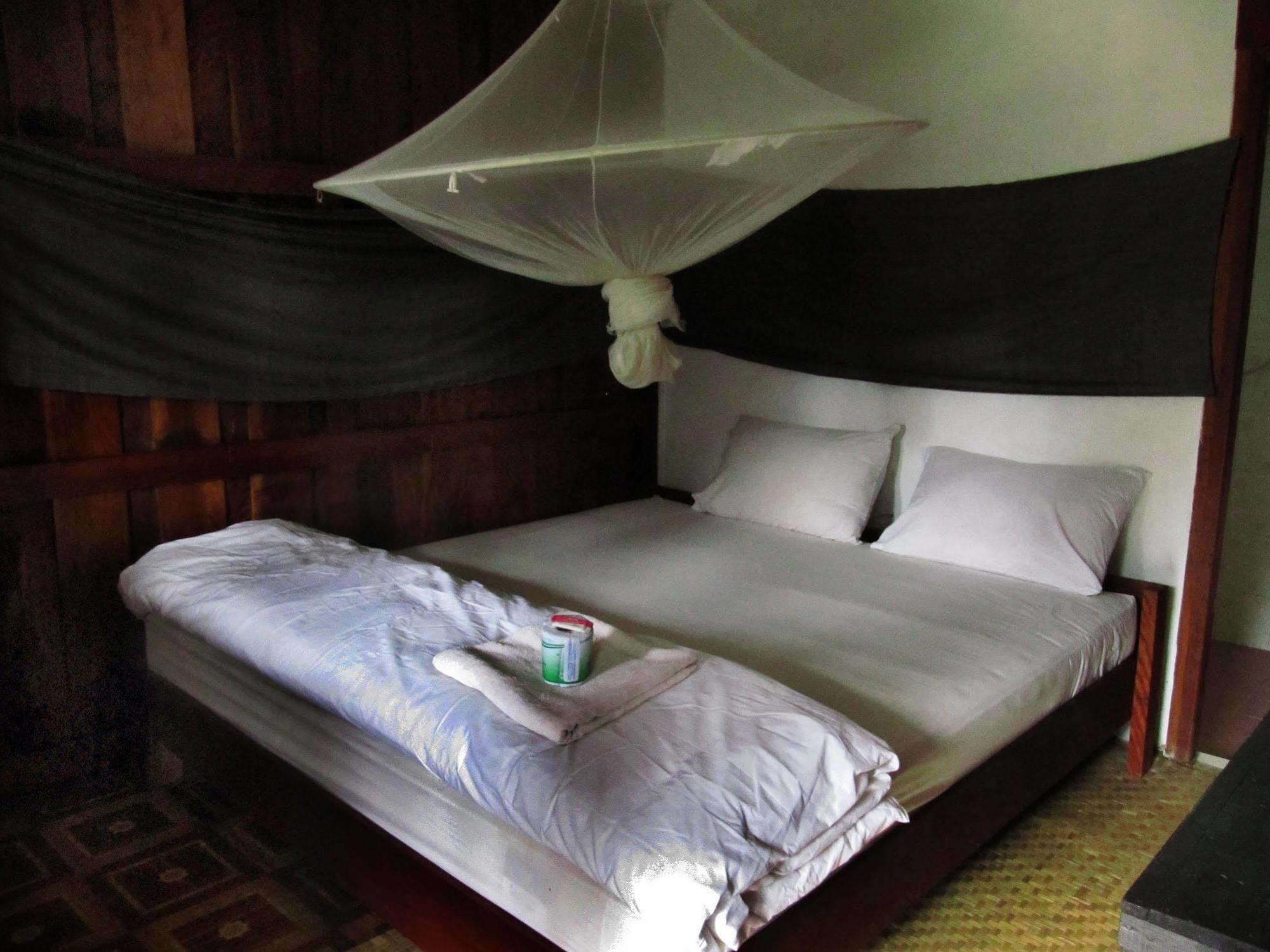 Riverview Bungalows Muang Ngoi Екстер'єр фото
